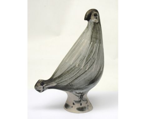 A Richard and Susan Parkinson ceramic figurine of a pigeon. CONDITION REPORT No obvious damage, no sign of restoration, heigh