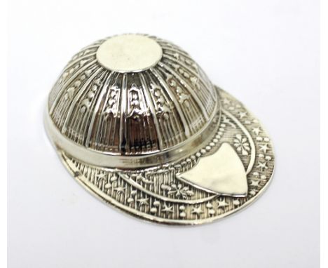 A modern sterling silver caddy spoon modelled as a jockey's cap, length 5.2cm.