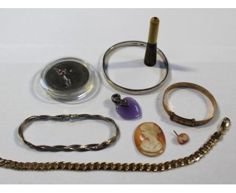 A mixed lot of predominantly silver jewellery to include a 925 stamped baby bangle, and a Victorian hallmarked silver mounted