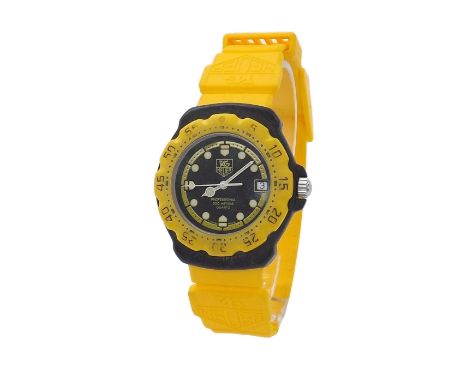 Tag Heuer Professional 200m mid-size gentleman's wristwatch, ref. 380.513/1, black dial with date aperture, yellow rotating b