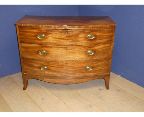 Victorian mahogany bow front chest of 3 long graduated drawers 84.5H x 108.5W x 50D cm 