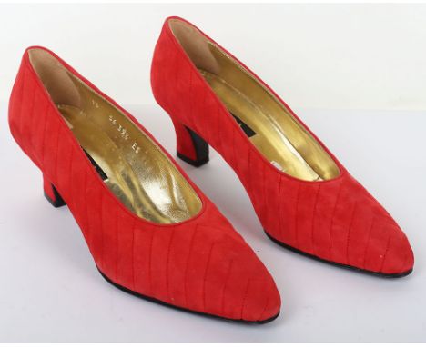 Escada red velvet quilted heels - Size 6.5/EU39.5
Indulge in luxury with these exquisite Escada red velvet quilted heels. The
