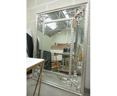 Ornate French Style Wall Mirror: 118 x 88cm(please refer to conditions on lot 599) 