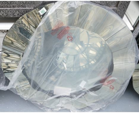 Contemporary Venetian Round Mirror: diameter 100cm(please refer to conditions on lot 599) 