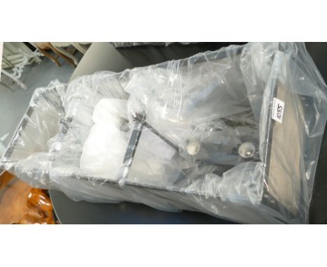 Kitchen Island Type 6 Bulb Light Fitting:(please refer to conditions on lot 599) 