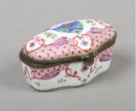 A Sampson hand painted armorial trinket box.
