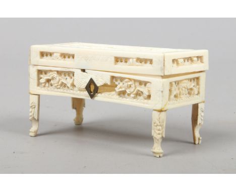 A Cantonese carved ivory trinket box