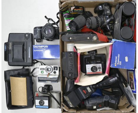 Miscellaneous roll film and other vintage cameras and accessories, including Polaroid Colorpack 80, Polaroid Swinger 2, Kodam