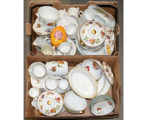 Miscellaneous ceramics and glassware,&nbsp;including Royal Worcester Evesham dinner ware, Colclough tea set, etc 