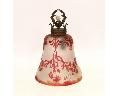 de Vez, an early 20th century cameo glass lamp shade, 25cm