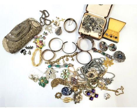 A bag of mixed costume jewellery, some boxed, containing a silver coloured (unmarked) monogramed oval locket, a mother of pea
