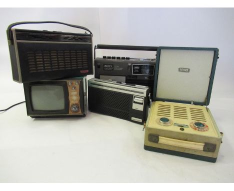 Assorted vintage radios and a Vega portable television (5)