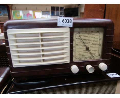 A vintage Ultra Bakelite cased radio