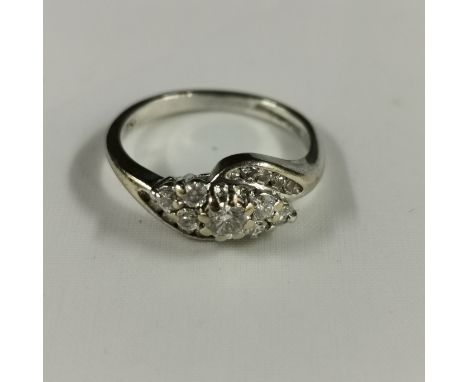 18CT WHITE GOLD &amp; DIAMOND RING