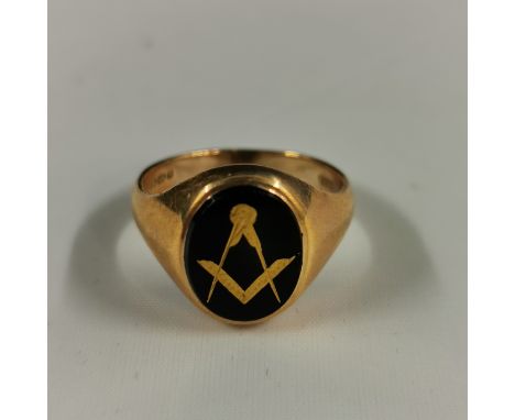 HEAVY 9CT GOLD MASONIC RING