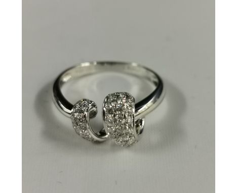 18CT WHITE GOLD &amp; DIAMOND RING