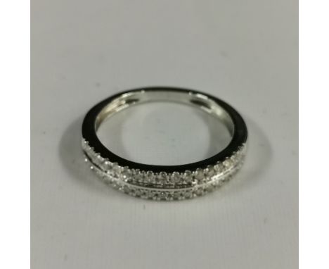 18CT WHITE GOLD &amp; DIAMOND RING