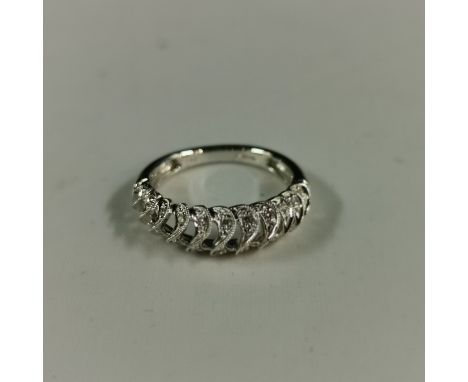 18CT WHITE GOLD &amp; DIAMOND RING