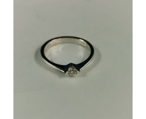 9CT WHITE GOLD &amp; DIAMOND RING