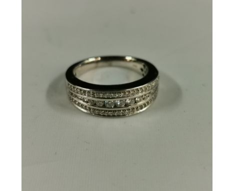 18CT WHITE GOLD &amp; DIAMOND RING