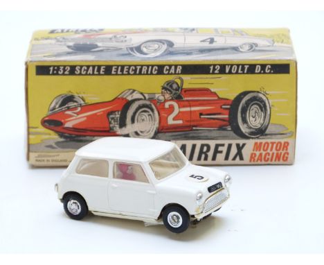 Airfix 1:32 scale Model Motor Racing electric car Mini-Cooper with white body and interior, red driver and racing number 5, i