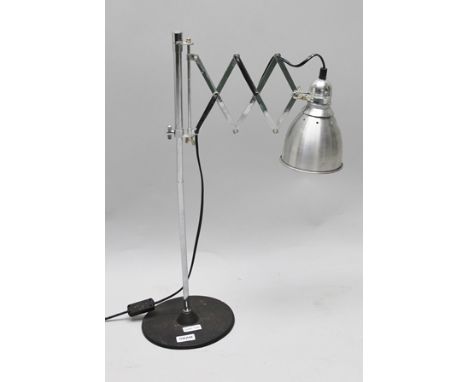 A TABLE LAMP OF INDUSTRIAL DESIGN 