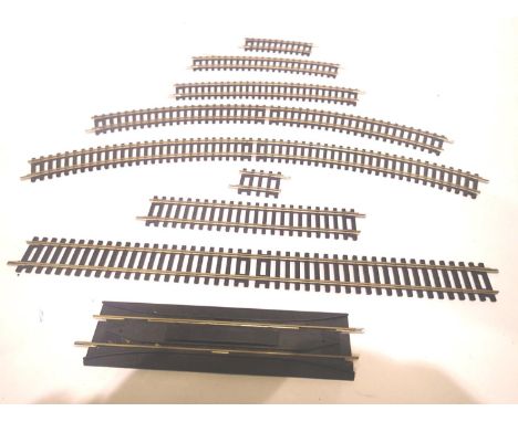 Approximately 140 Hornby set track pieces, R600 x33, R601 x32, R606 x6, R607 x10, R608 x10, R609 x19, R610 x2, R620 x3, R643 