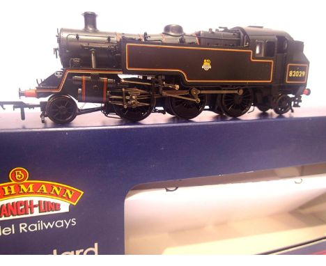 Bachmann 31-975 standard class 3MT 82029 BR lined black, early crest in very near mint condition, boxed, with damage to inner
