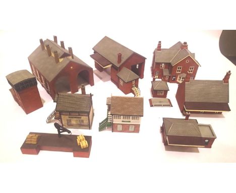 Hornby Skaledale - double engine shed, goods shed, station buildings x3, water tower, signal box x2, weighbridge and crane, v