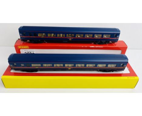 2x Hornby GNER Mk4 Coaches  Boxed - P&amp;P Group 1 (£14+VAT for the first lot and £1+VAT for subsequent lots) 