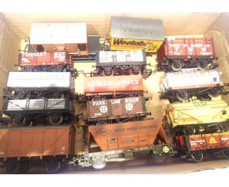 Fourteen assorted wagons, various makes and types, unboxed. P&amp;P Group 1 (£14+VAT for the first lot and £1+VAT for subsequ