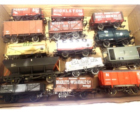 Fourteen assorted wagons, various makes and types, unboxed. P&amp;P Group 1 (£14+VAT for the first lot and £1+VAT for subsequ