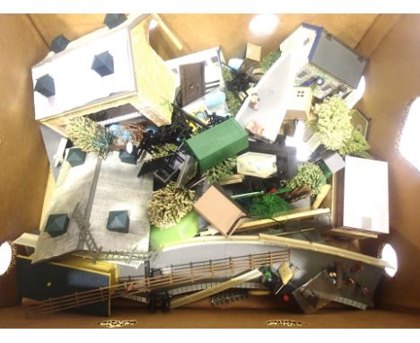 Selection of used accessories, buildings, trees, platforms etc, and spare parts. P&amp;P Group 2 (£18+VAT for the first lot a