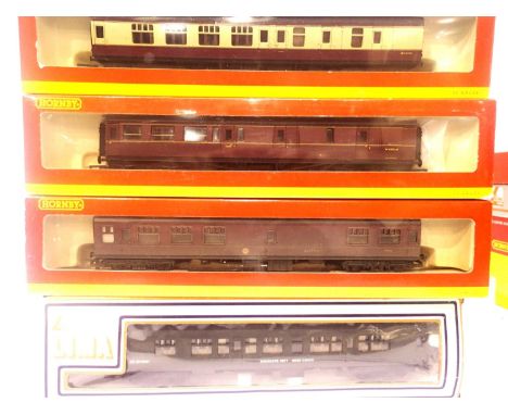 Hornby Coaches x3 and Lima x1 BR Buffett weathered, blood custard brake end, maroon brake end and mess coach, in very good co