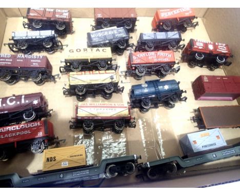 Eighteen assorted wagons, various makes and types, unboxed. P&amp;P Group 1 (£14+VAT for the first lot and £1+VAT for subsequ
