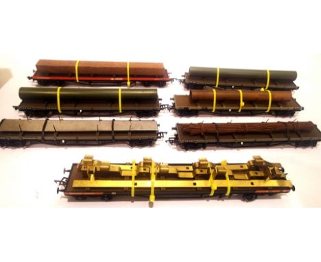 Seven Bachmann bogie bolster wagons with various loads. P&amp;P Group 2 (£18+VAT for the first lot and £3+VAT for subsequent 