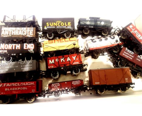 Fourteen assorted wagons, various makes and types, unboxed. P&amp;P Group 1 (£14+VAT for the first lot and £1+VAT for subsequ