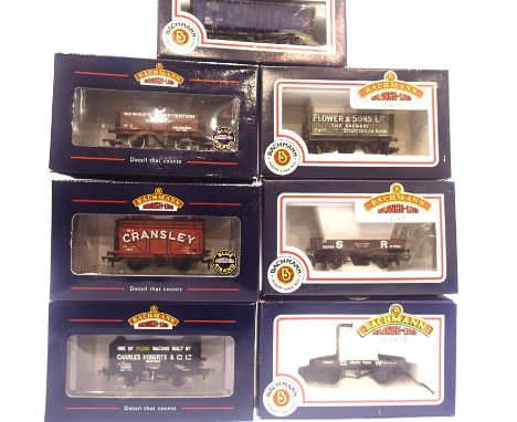 Seven Bachmann wagons, mostly very good-excellent condition, boxed. P&amp;P Group 1 (£14+VAT for the first lot and £1+VAT for