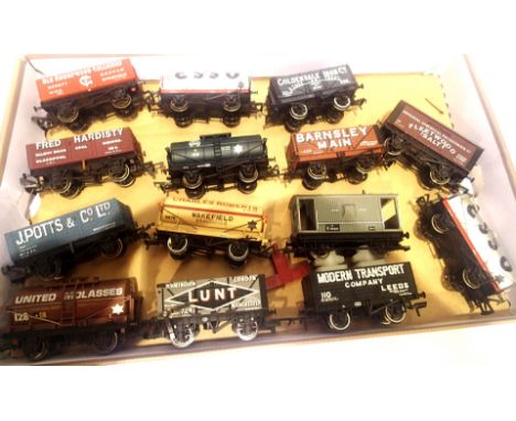 Fourteen assorted wagons, various makes and types, unboxed. P&amp;P Group 1 (£14+VAT for the first lot and £1+VAT for subsequ