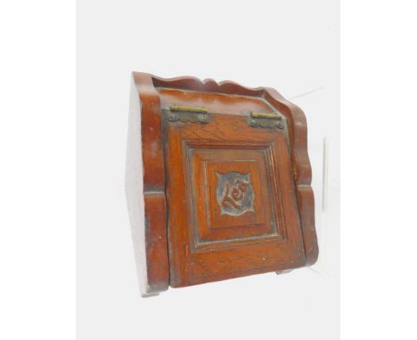 A Victorian novelty oak tea caddy, carved as a coal scuttle, 13cm x 15cm x 13cm. 