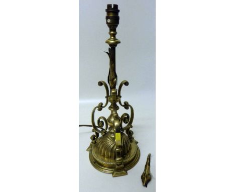 19th century brass lamp base. Condition report: see terms and conditions