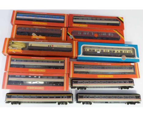 Three unboxed Hornby coaches (Intercity 12414, 12408 and 11208), eight boxed coaches (R.923, 474, 719, 713, 935, 444, 440 and