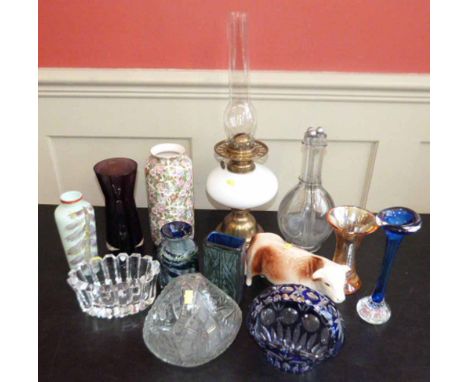 Oil lamp and mixed glass and china to include Offefors glass dish and Modina glass vase. Condition report: see terms and cond