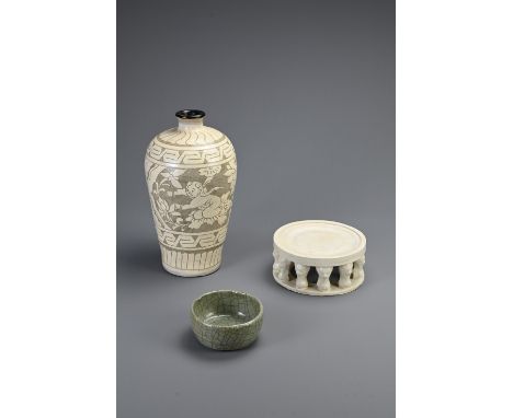 A GROUP OF CHINESE CERAMIC ITEMS, TANG / SONG DYNASTY STYLE. To include a Cizhou type meiping vase, depicting boys on lotus l