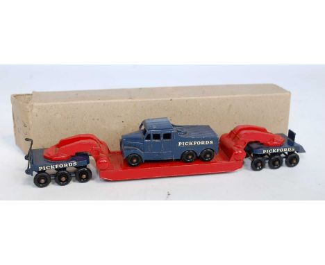 A Matchbox Major Pack No.5 Scammell 200-ton 6x6 tractor unit, and 200-ton transport trailer, a rare example with the red low 