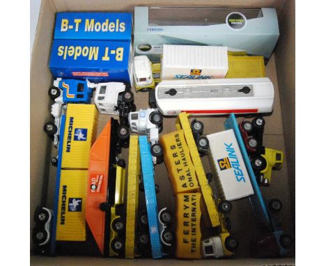 One tray containing a quantity of boxed and loose commercial vehicles to include Corgi Toys Oxford Haulage and BT Models, exa