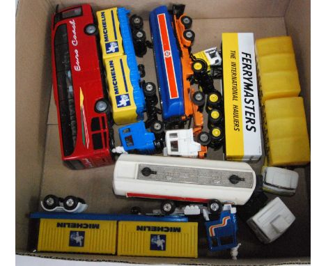 One tray containing a quantity of various mixed issue Corgi and other commercial vehicles and public transport diecasts to in