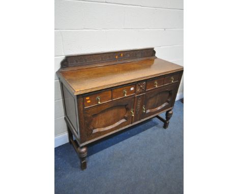 AN EARLY 20TH CENTURY OAK SIDEBOARD, with a raised back, two drawers and double panel cupboard doors, width 136cm x depth 51c
