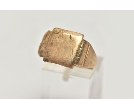 A GENTS 9CT GOLD SIGNET RING, polished square signet, ring head measuring approximately 13.1mm, to the tapering polished band