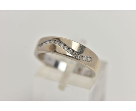 A 9CT WHITE GOLD DIAMOND RING, polished band set with a wavy row of round brilliant cut diamonds, hallmarked 9ct Birmingham, 